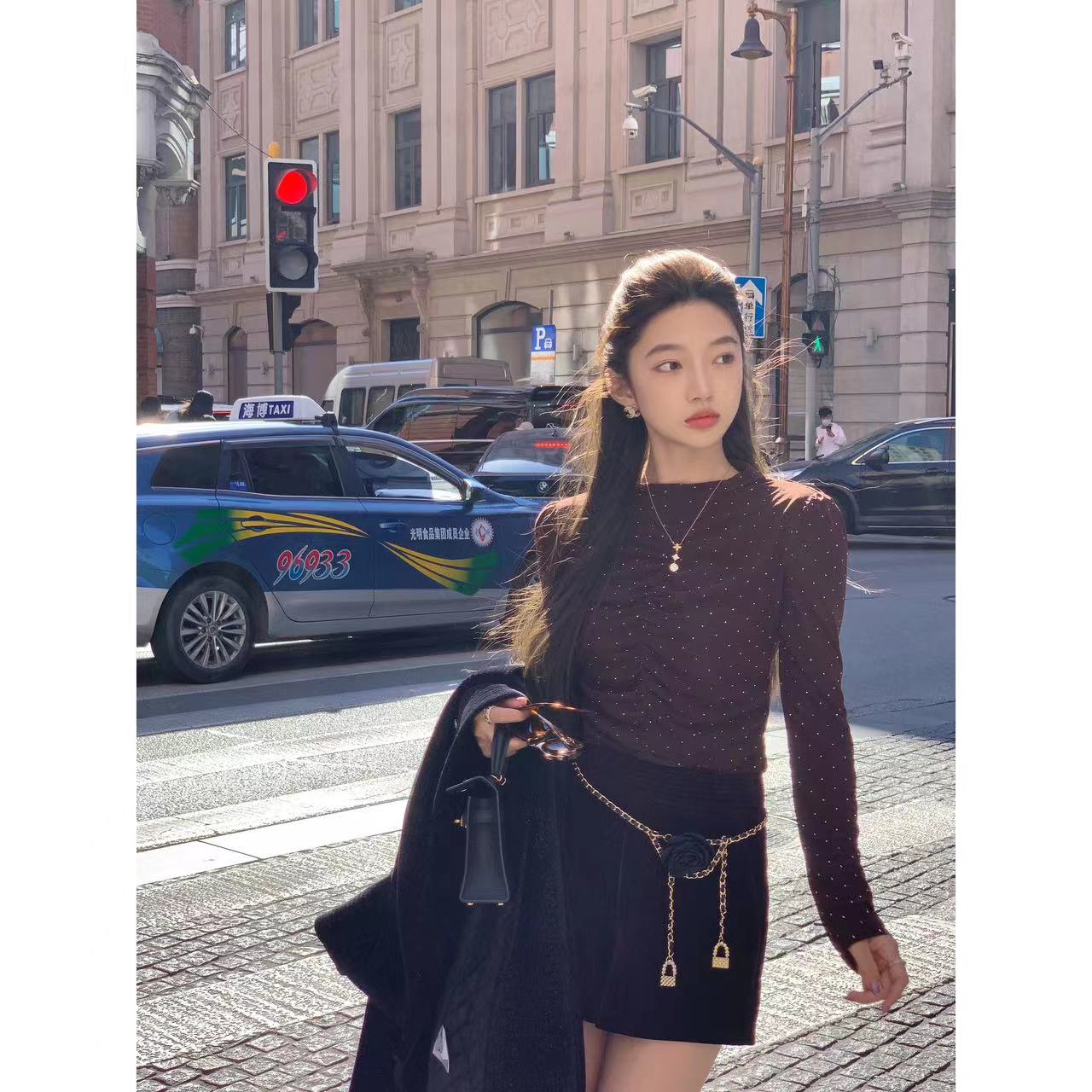 宋仁何12月28号晚上7点开抢【朗姆红茶】褶皱亮钻性感打底衫