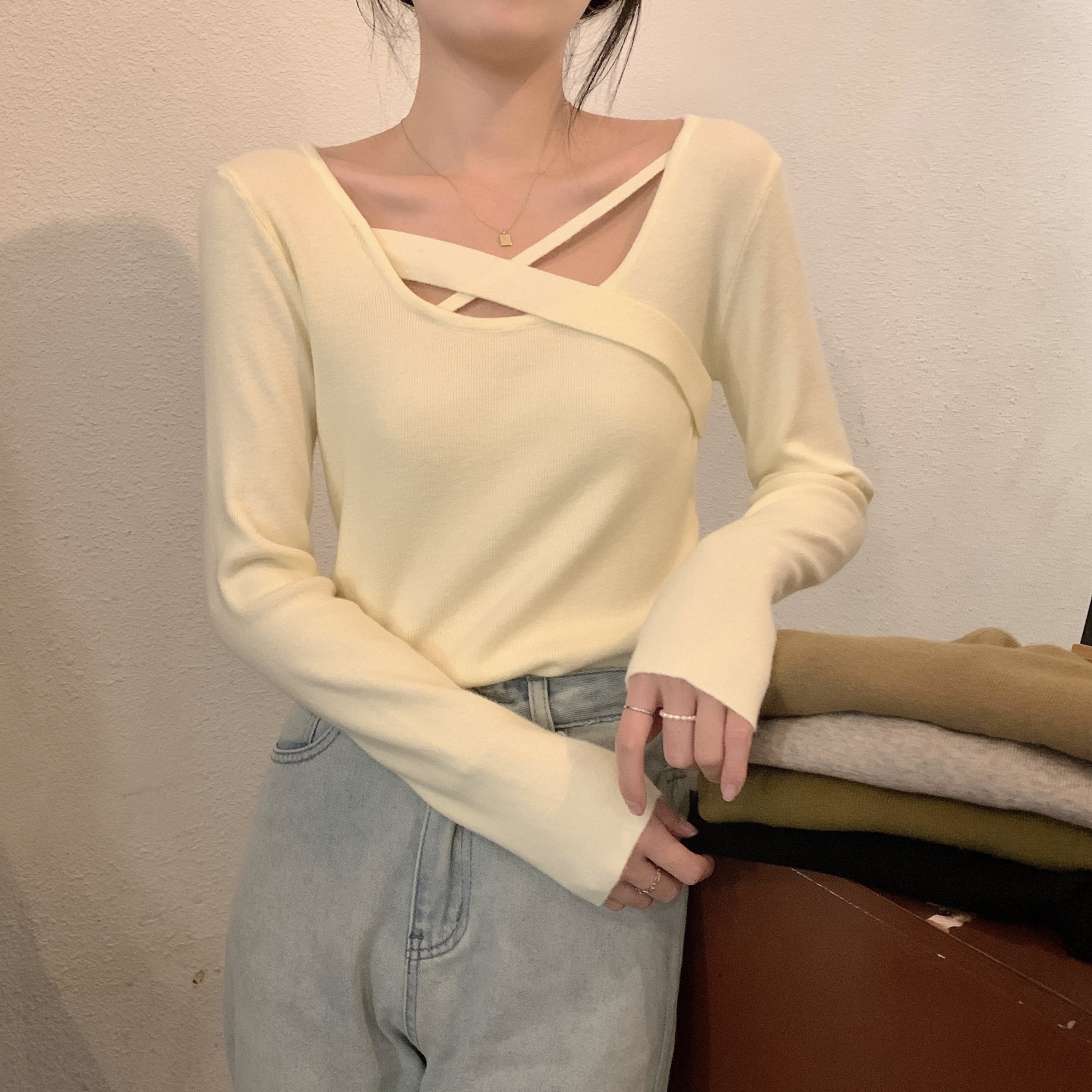 2023 秋冬韩版纯欲方领修身内搭设计感针织打底衫女毛衣5655#