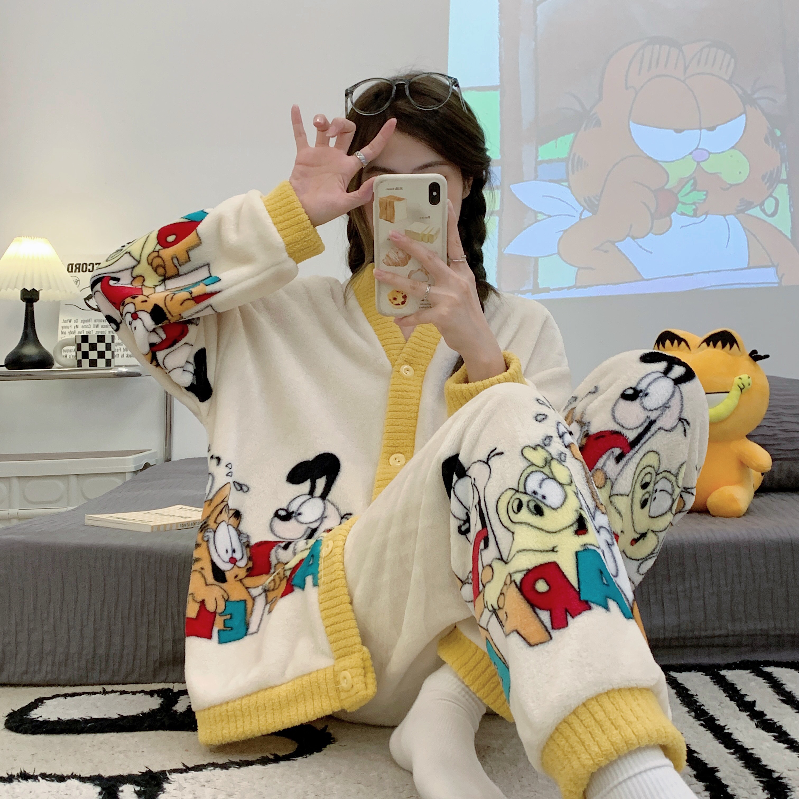 秋冬季居家服少女卡通甜美ins草莓兔法兰绒加厚可外穿两件套睡衣