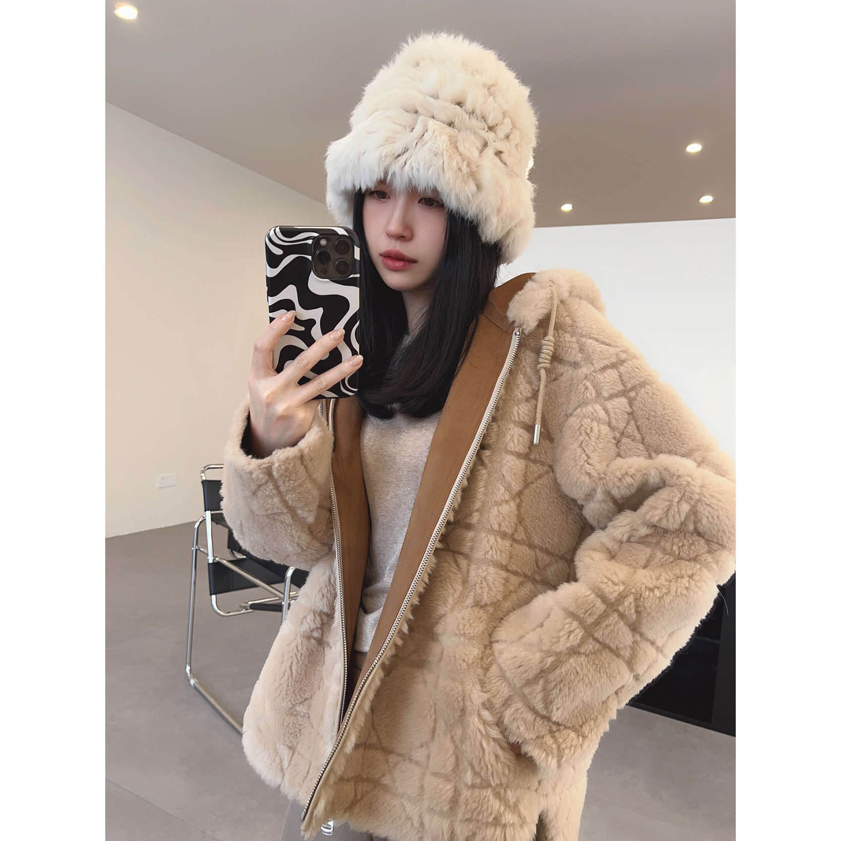 百搭时尚毛绒戴妃格羊毛羊剪绒加绒连帽女式冬新一体式大衣外套