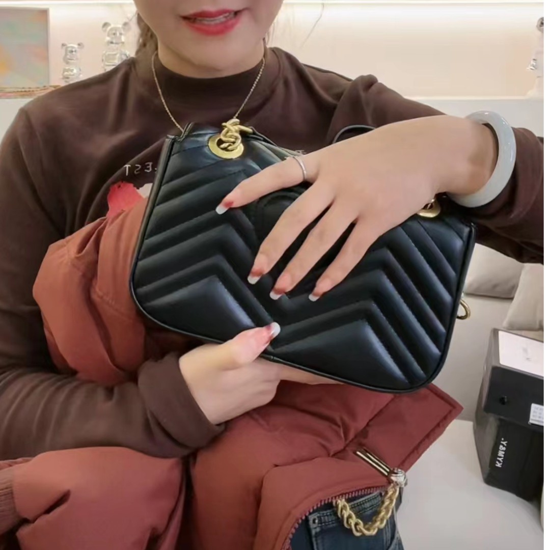 （叶子服饰）新款真皮纯色气质时尚百搭链条包包