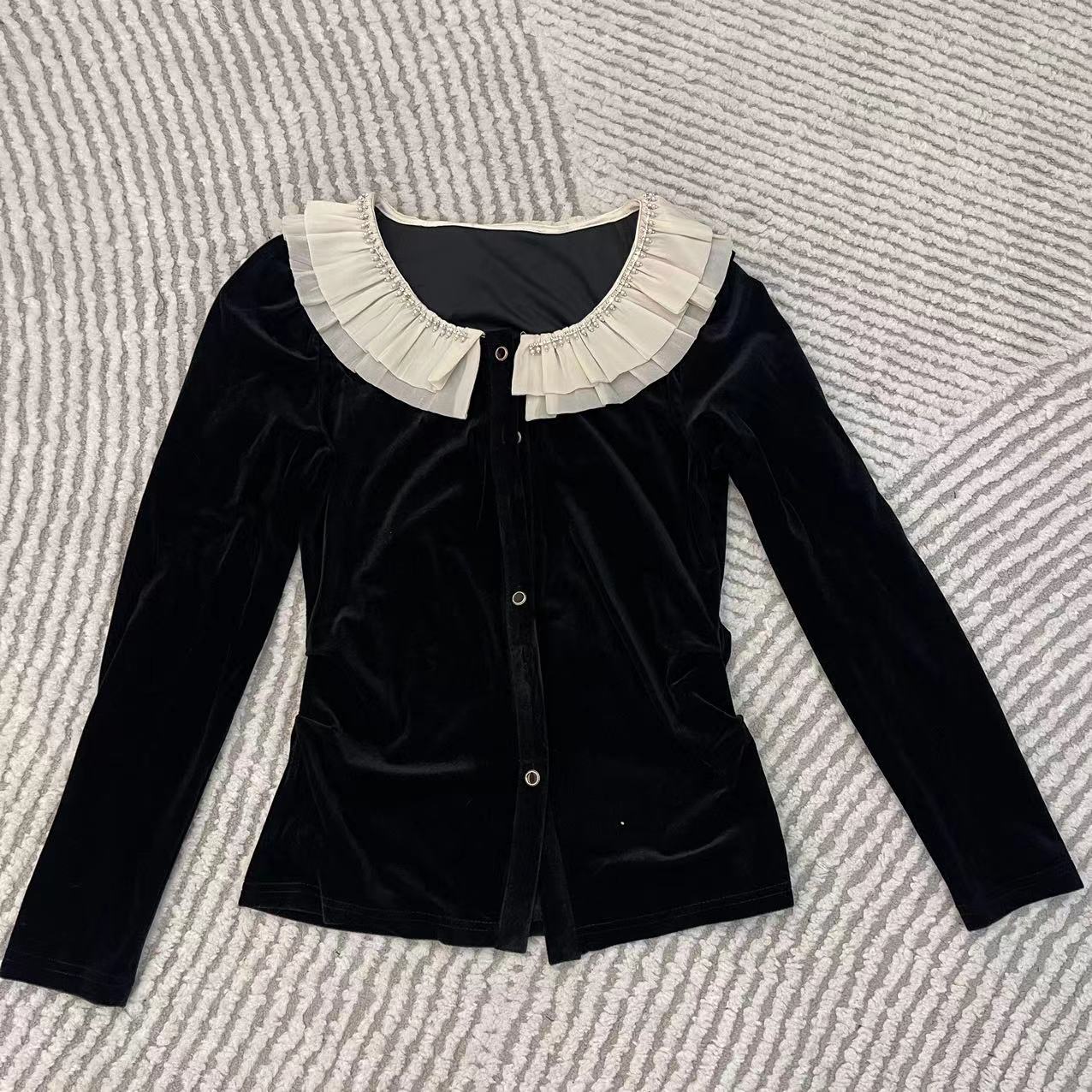 （叶子服饰）秋冬上新名媛风百搭丝绒拼接娃娃领上衣5170