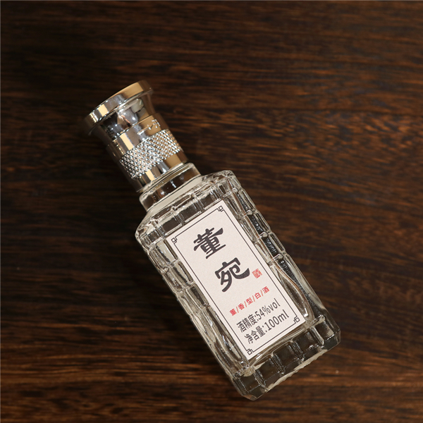 大无大有甄选【董宛小方瓶】董香型白酒54度100ml