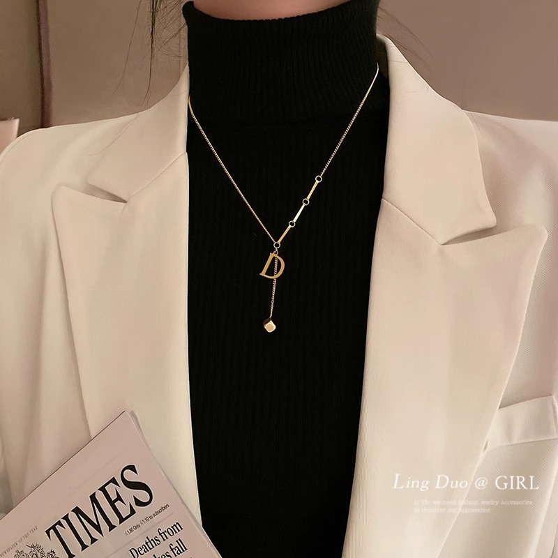 钛钢项链 轻奢小众字母项链女秋长款简约钛钢高级感锁骨链毛衣链