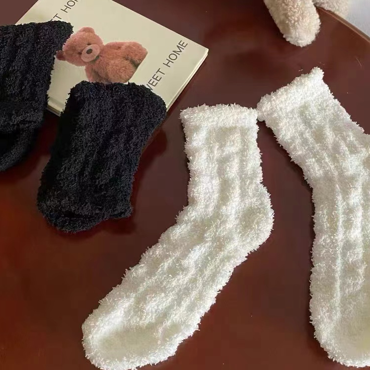 饼饼定制 男朋友一样的温度麻花珊瑚绒袜SW-B325