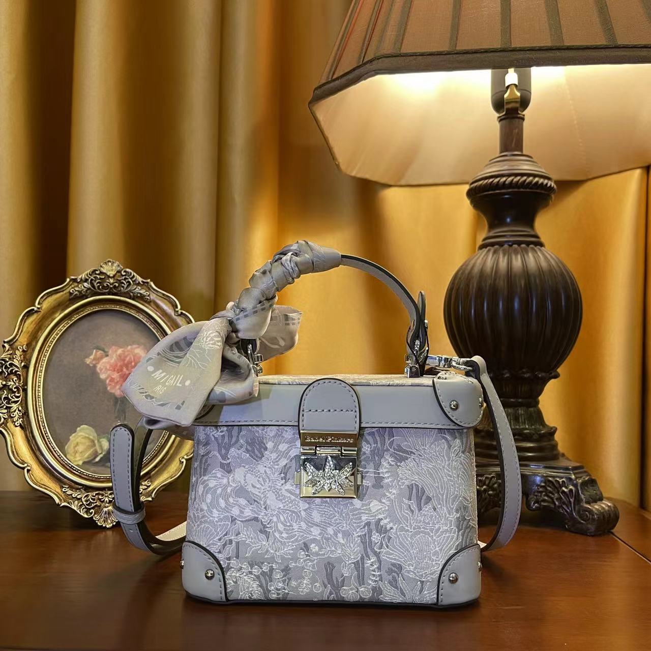 时尚百搭繁花似锦系列斜挎包1383灰（礼盒）