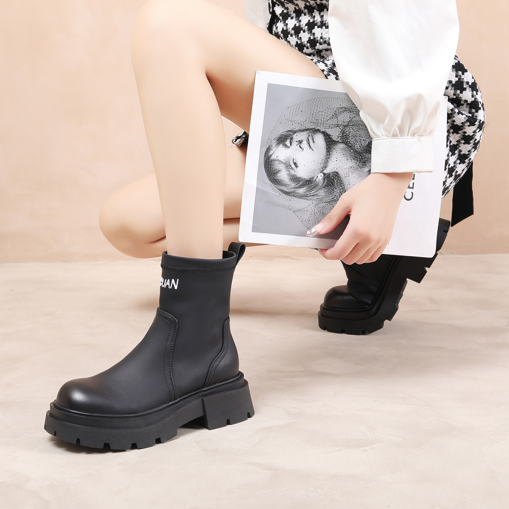 王冠厚底字母短靴弹力靴女2023新款百搭机车靴短筒靴套筒骑士靴