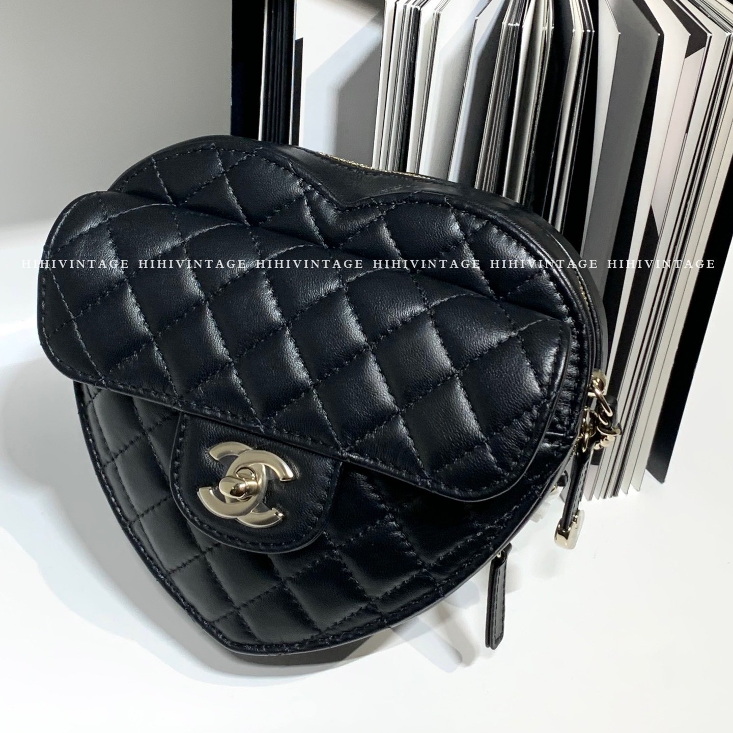 99新  HIHI/ Chanel 黑金大号爱心包/