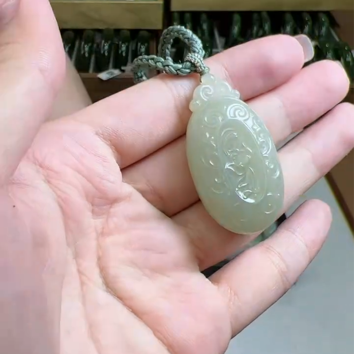 玉美人菲菲-32527和田玉吊坠