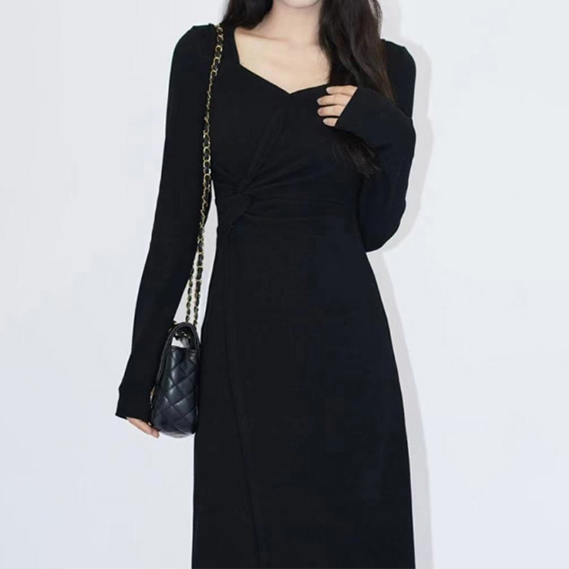 6865法式赫本风黑色长袖连衣裙女2024新款垂坠感气质收腰内搭长裙
