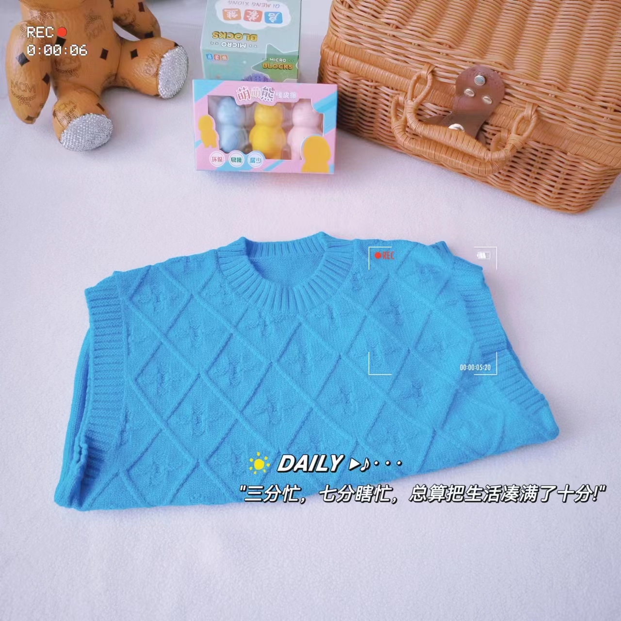 【现】11月25日 儿童新品暗花蓝色毛线马甲890-