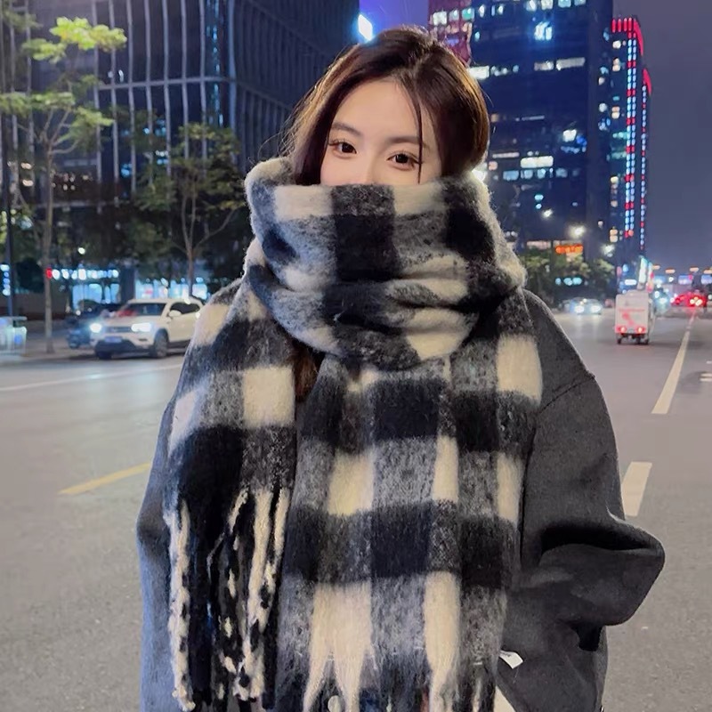 格子围巾女冬季百搭保暖加厚针织披肩秋冬复古风不含洗漱包