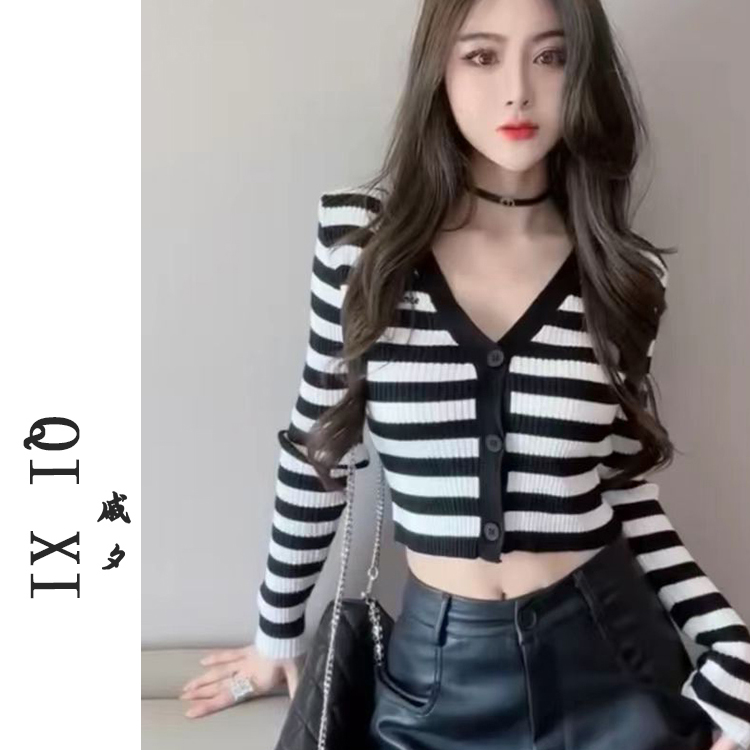 条纹时尚辣妹短款上衣女秋修身设计感小众撞色长袖复古T恤打底衫