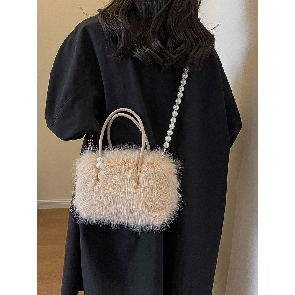 冬天包包女毛茸茸百搭2023新款小众设计珍珠斜挎包女士手提毛毛包
