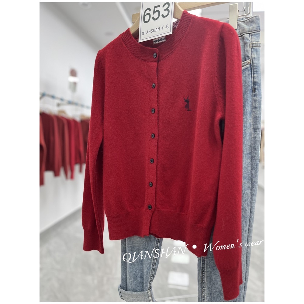 653#「QIAN.S定制」纯羊毛圆领针织开衫刺绣时尚红色纯色气质毛衫女