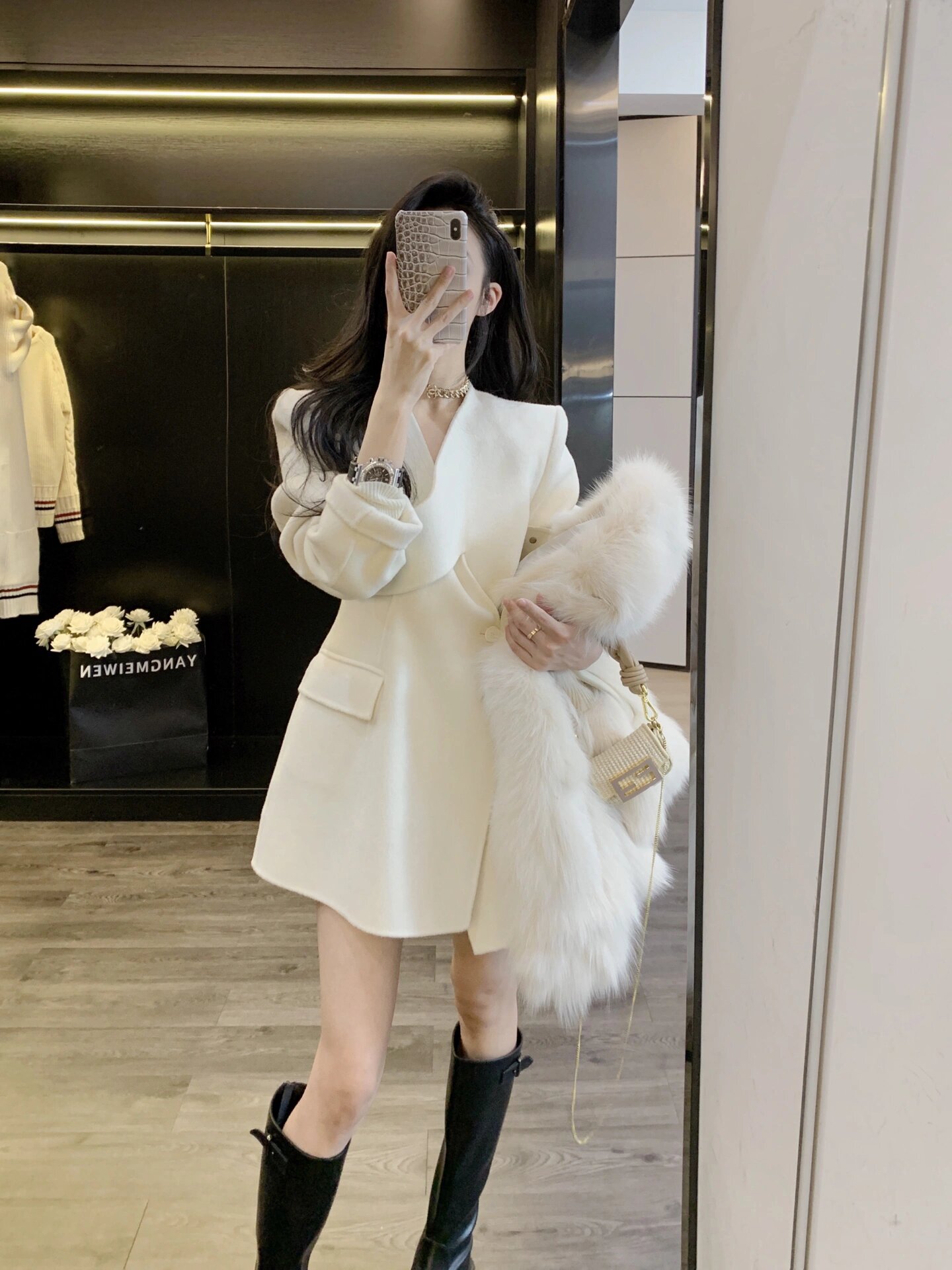 白色小香风大衣女秋冬高级感超好看小个子洋气减龄慵懒风毛呢外套