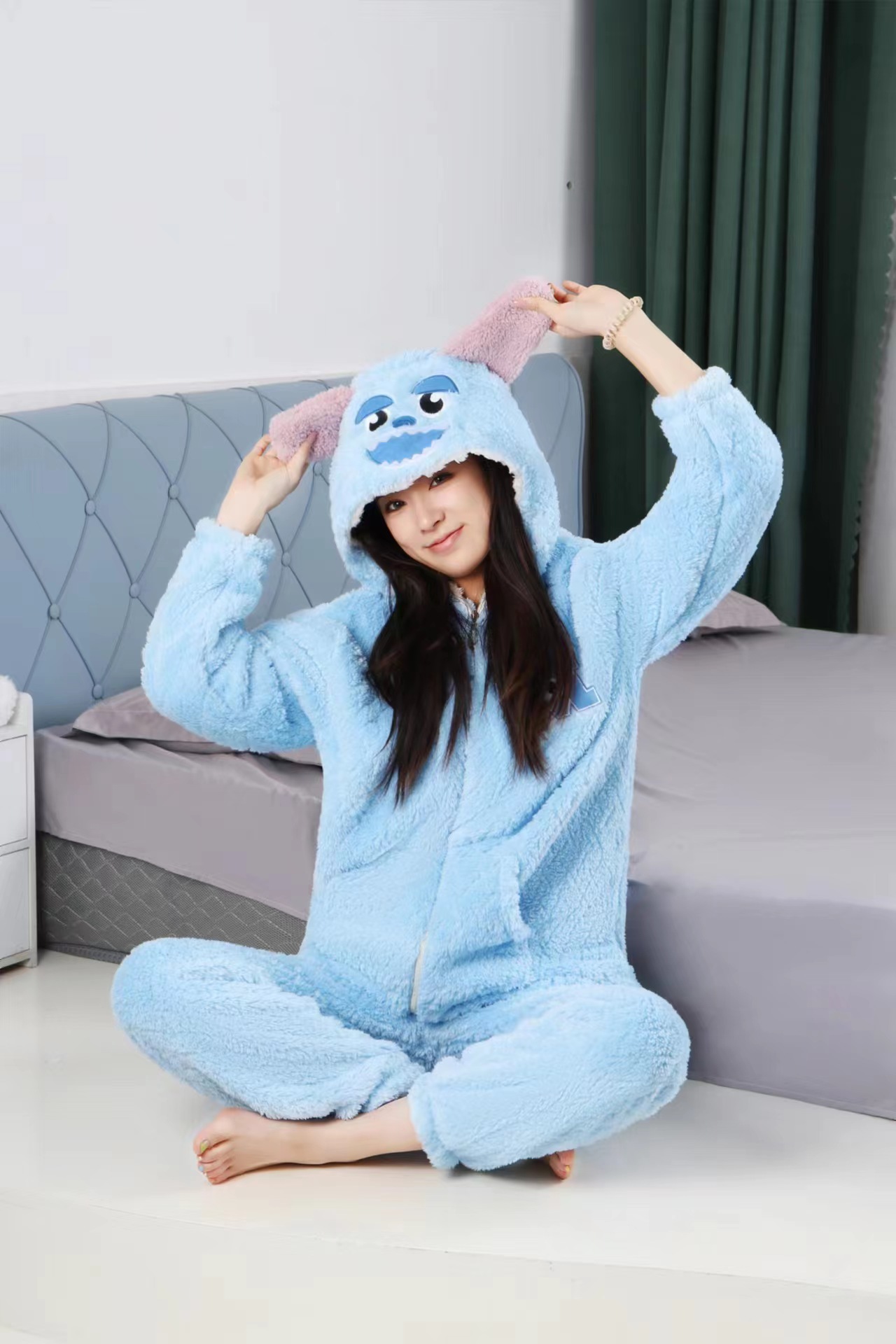 冬季家居服卡通蓝色小怪兽加厚保暖连帽睡衣女秋冬舒适