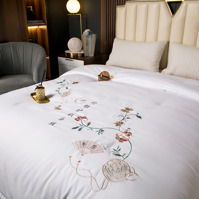 高档精品重工刺绣蚕丝被秋冬保暖秋冬被轻奢2米乘2.3米手工加厚