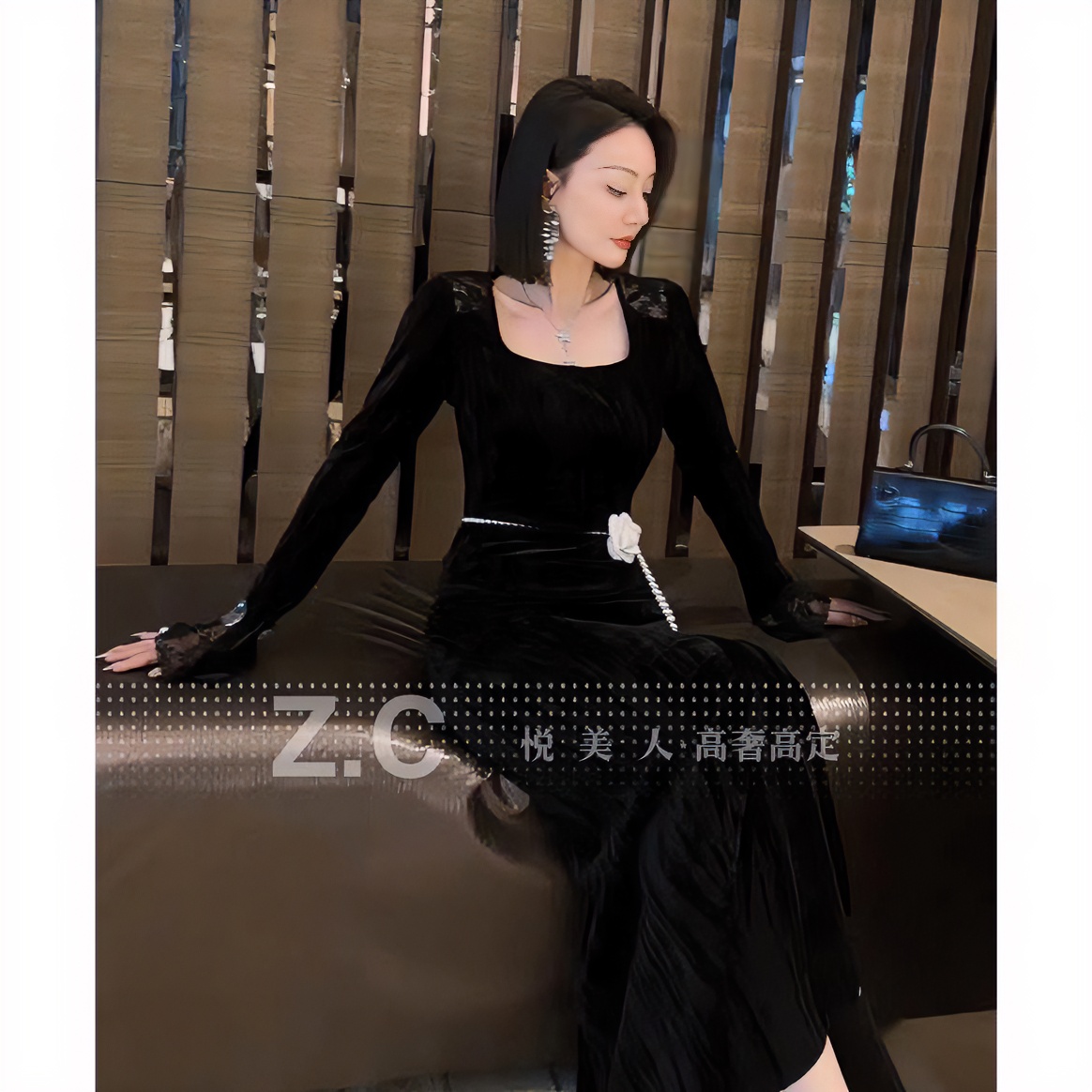 【悅製YUEZHI】美神气质A-01013法式设计师U型领丝绒性感显瘦连衣裙