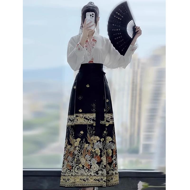 新中式国风明制汉服女成人日常可穿刺绣上衣红色马面裙套装敬酒服