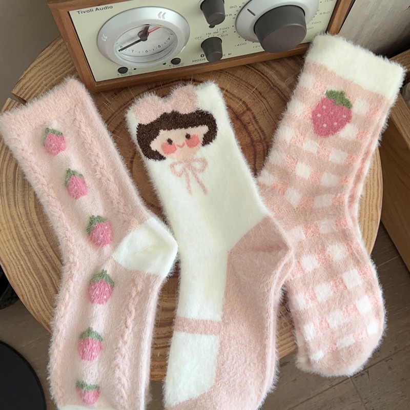 粉色草莓少女袜子女秋冬加厚保暖睡眠袜地板袜毛绒柔软可爱仿兔绒