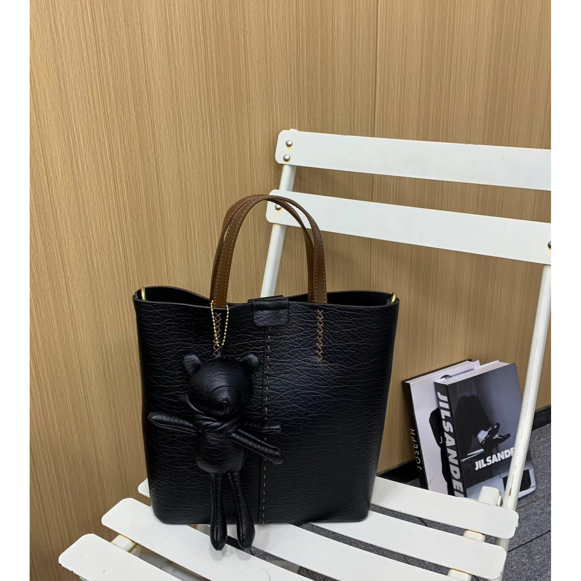（万达奢品汇）大容量手提包尺寸29*8*27菜篮子水桶包22108黑