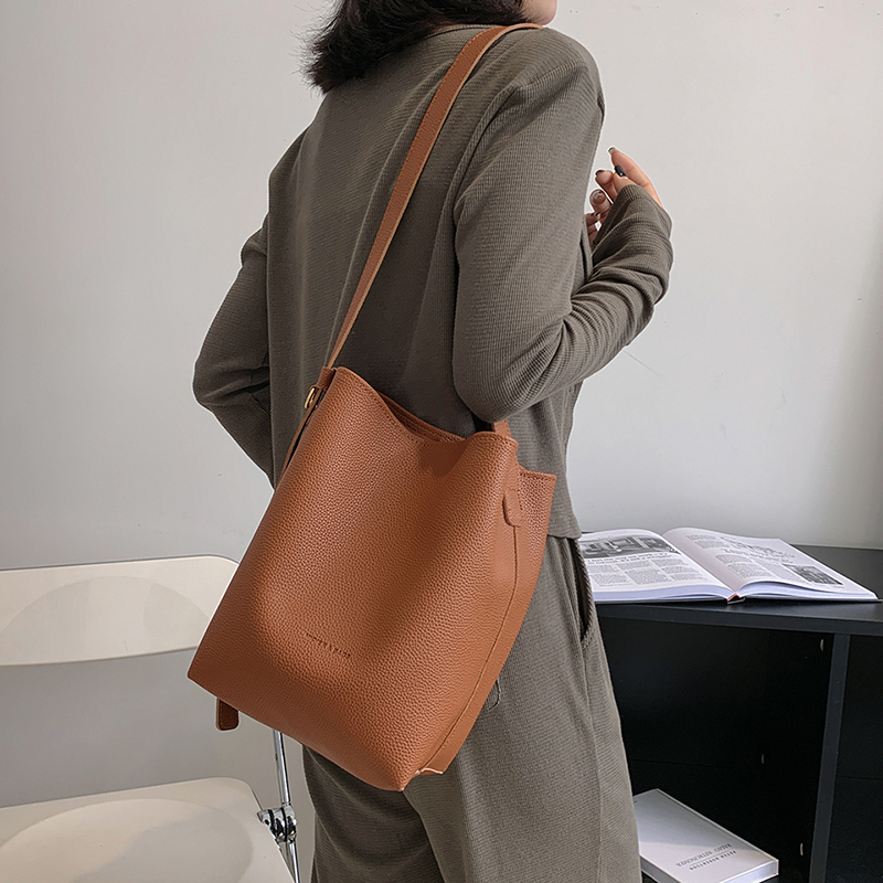 新款时尚子母包包女高级质感大容量百搭单肩腋下手提水桶包小众