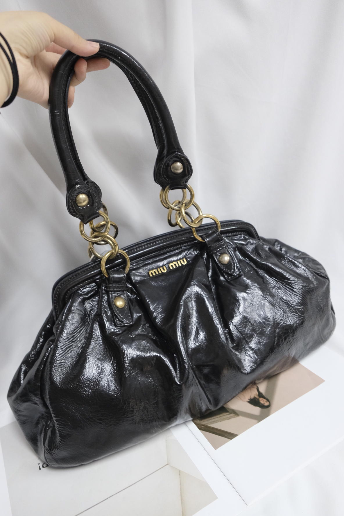 95新 MIU MIU/缪缪 5544 「特惠品」黑金油蜡皮蛙口手提包