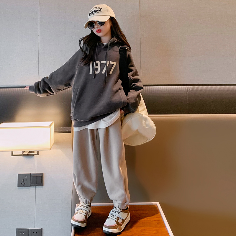 女童卫衣秋冬装2023新款儿童加绒时髦洋气网红中大童韩系连帽上衣