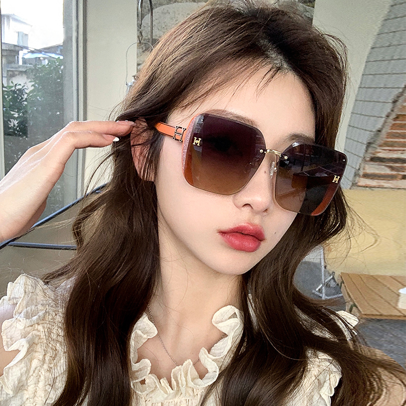 复古墨镜女2024新款无框太阳眼镜女士开车防紫外线高级感大脸显瘦