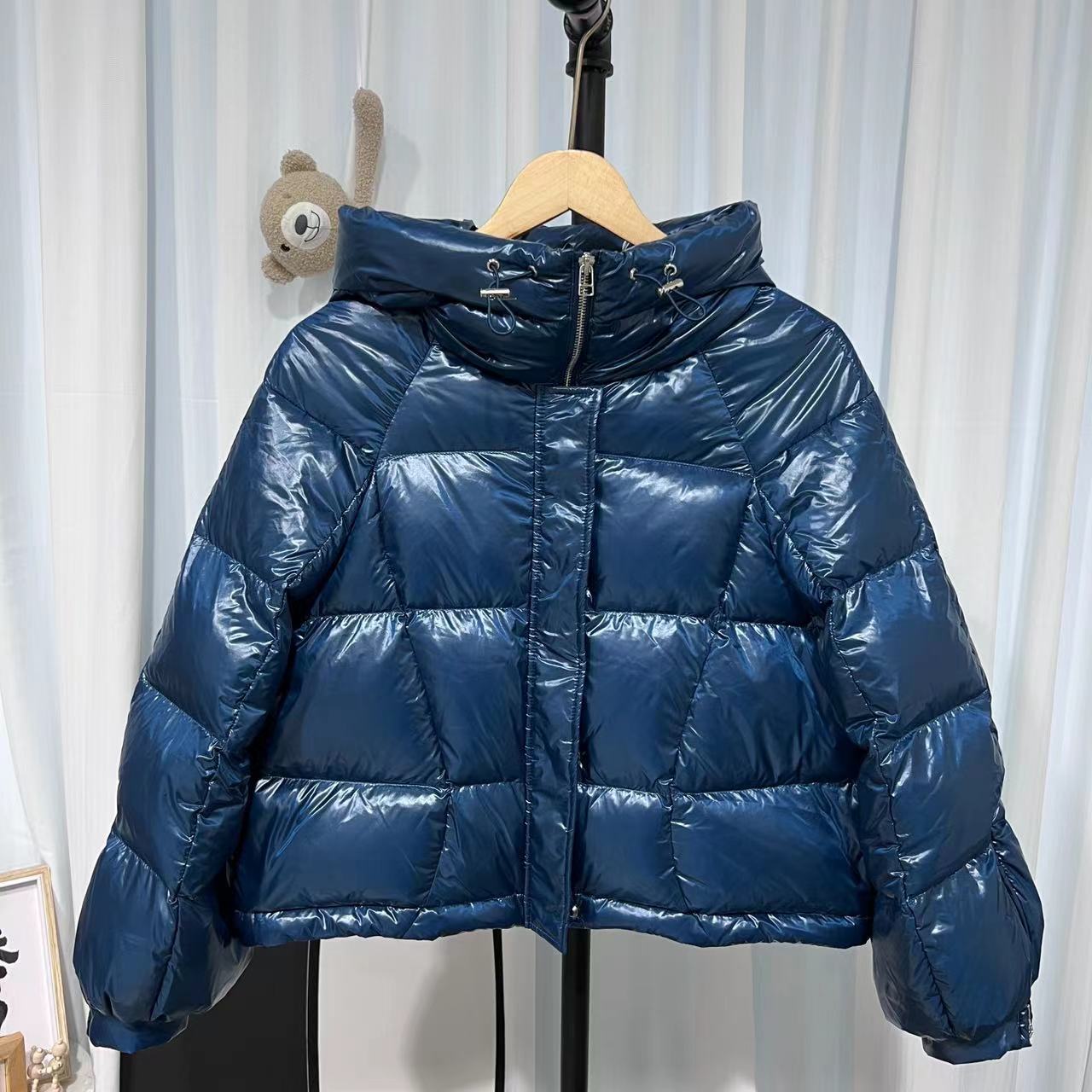 （12/13）潮牌女款孔雀蓝连帽鹅绒服  10020