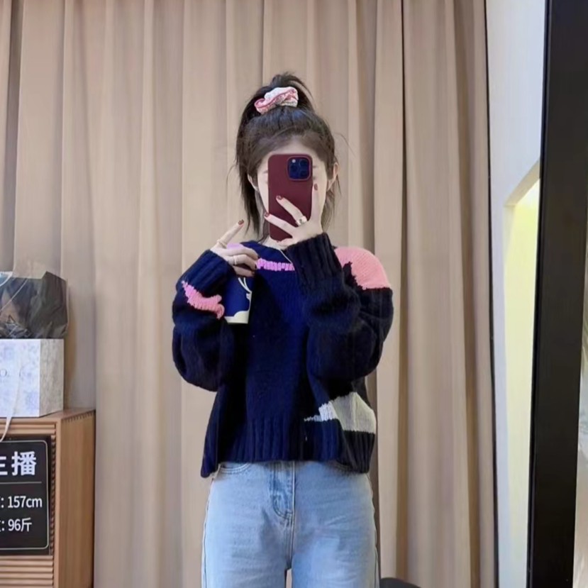 81105余小鱼 藏青色拼色小众休闲设计柔软保暖圆领针织毛衣女装