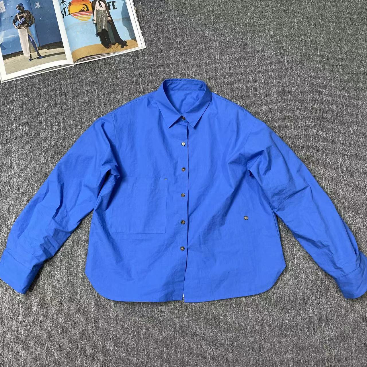 12668余小鱼 克莱因蓝韩系后背下摆开叉单排扣翻领长袖衬衫女装