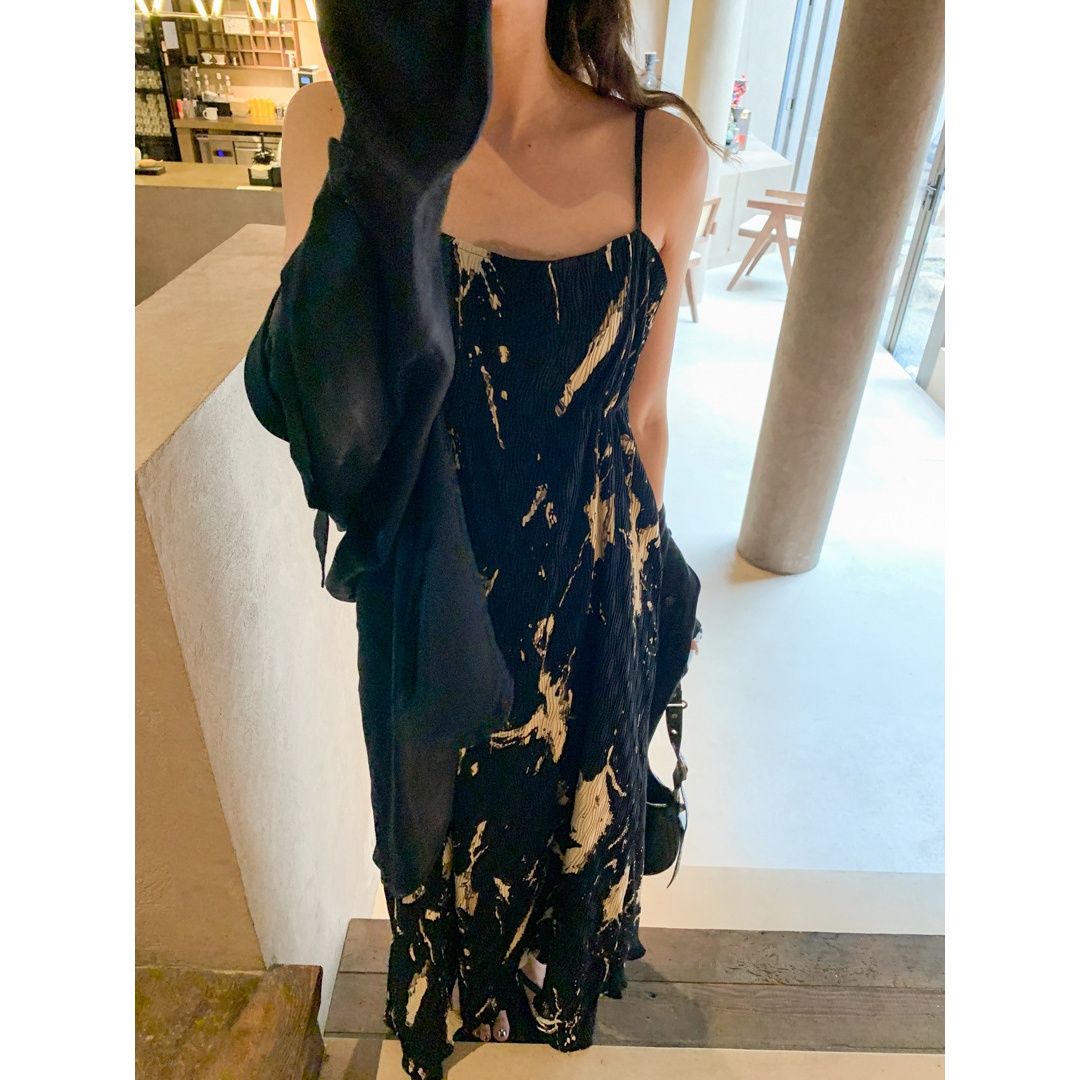 020 黑色碎花吊带连衣裙女春夏慵懒风宽松休闲显瘦长款裙子