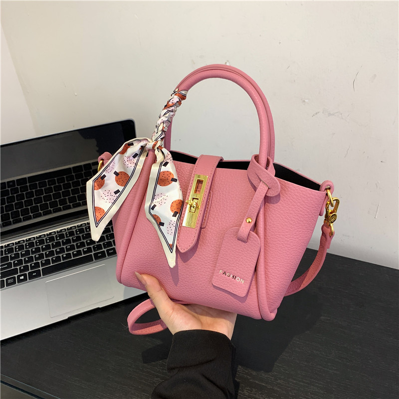 高级质感手提包包女2023新款小众单肩水桶包斜挎通勤托特包5002