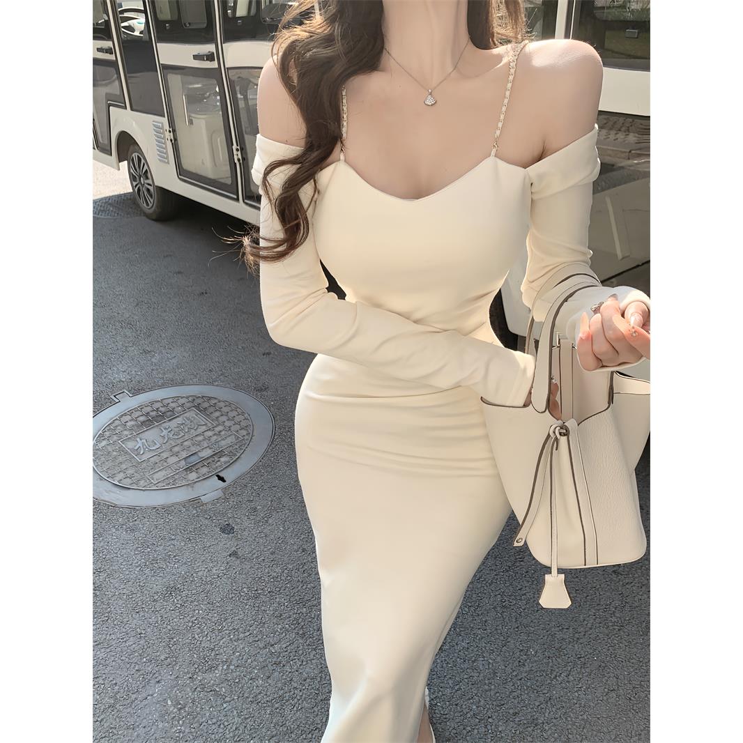 一字肩名媛吊带连衣裙女秋冬纯欲性感包臀小妈长裙显身材内搭裙子