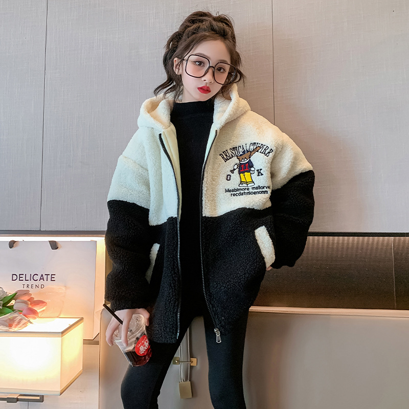 女童加厚羊羔绒毛毛衣2023新款儿童黑白拼色外套女孩子亲肤外衣潮