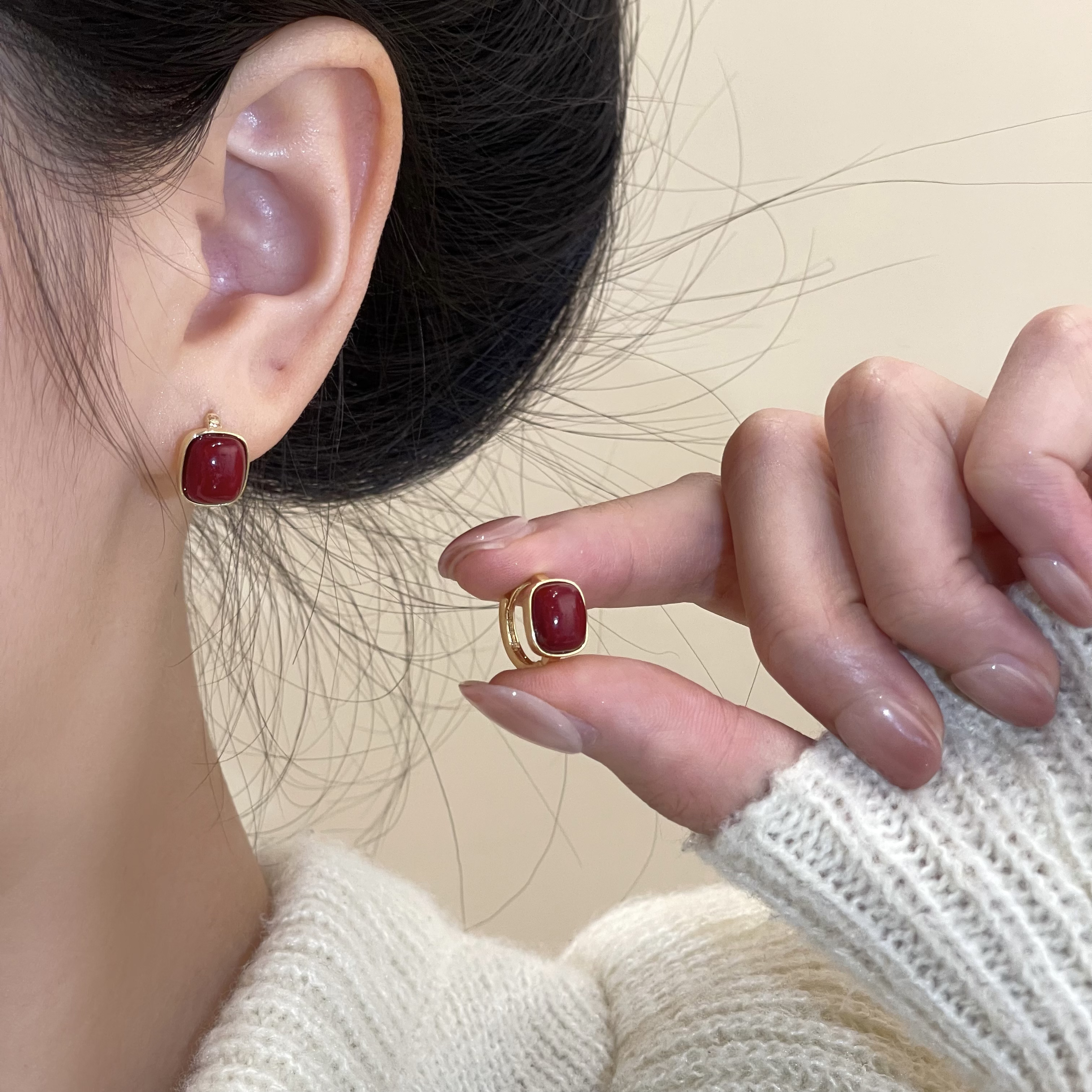 T797复古红色珠珠耳扣小众轻奢时尚个性气质百搭