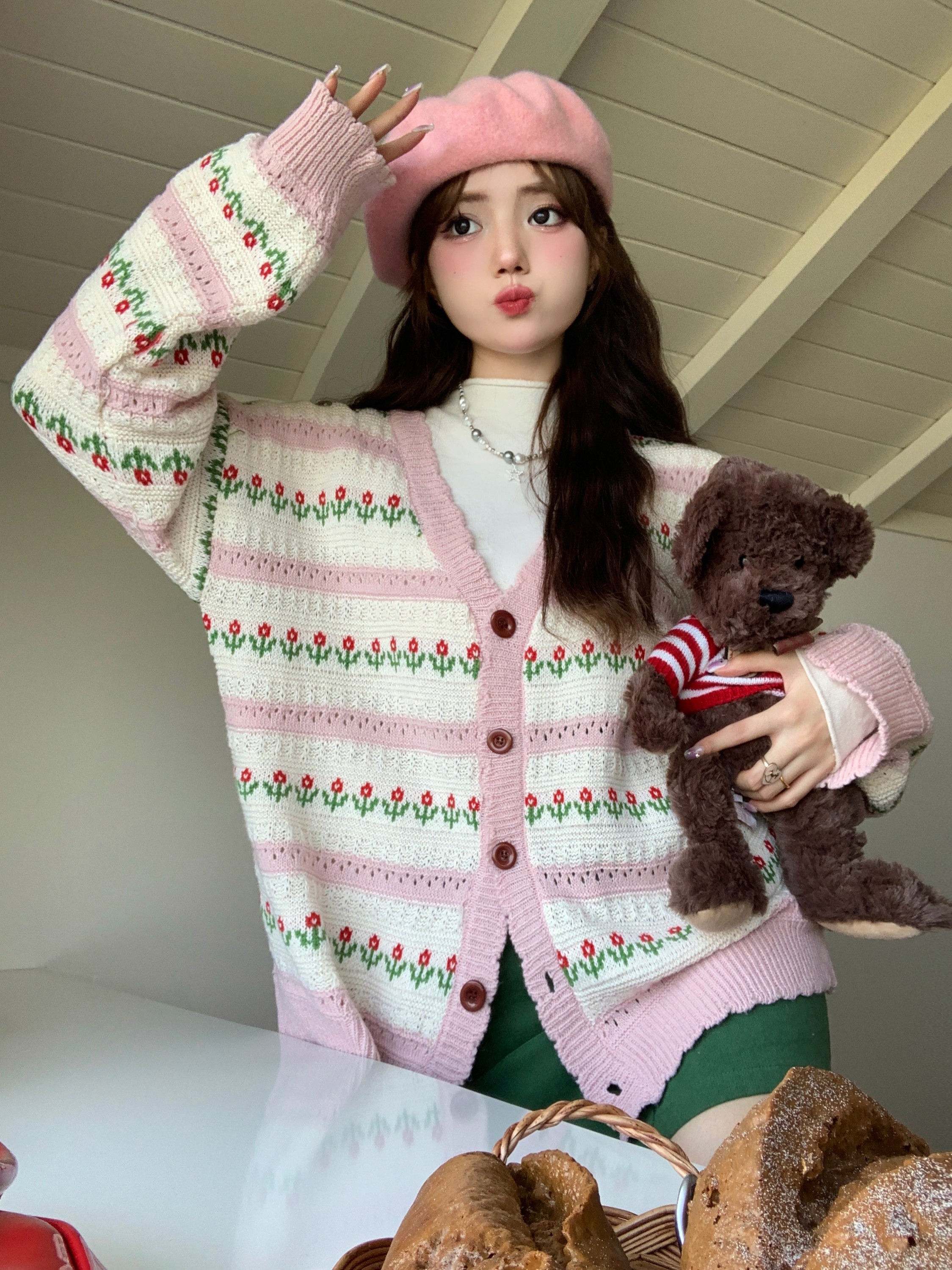 秋季温柔风镂空针织V领开衫2023新款条纹撞色百搭毛衣女