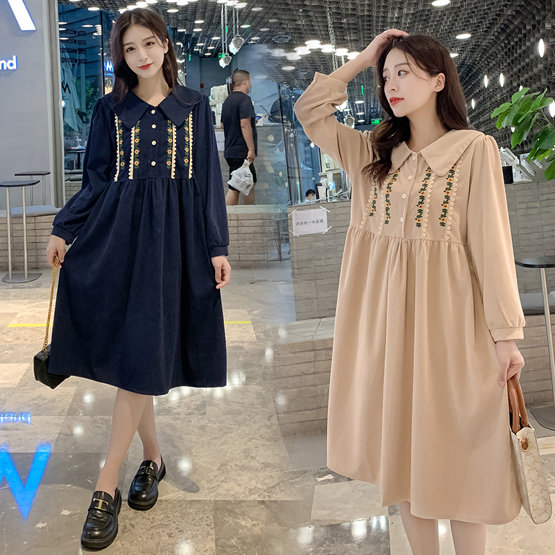 孕妇裙秋冬新款时尚森系小花朵刺绣灯芯绒孕妇连衣裙中长款打底裙