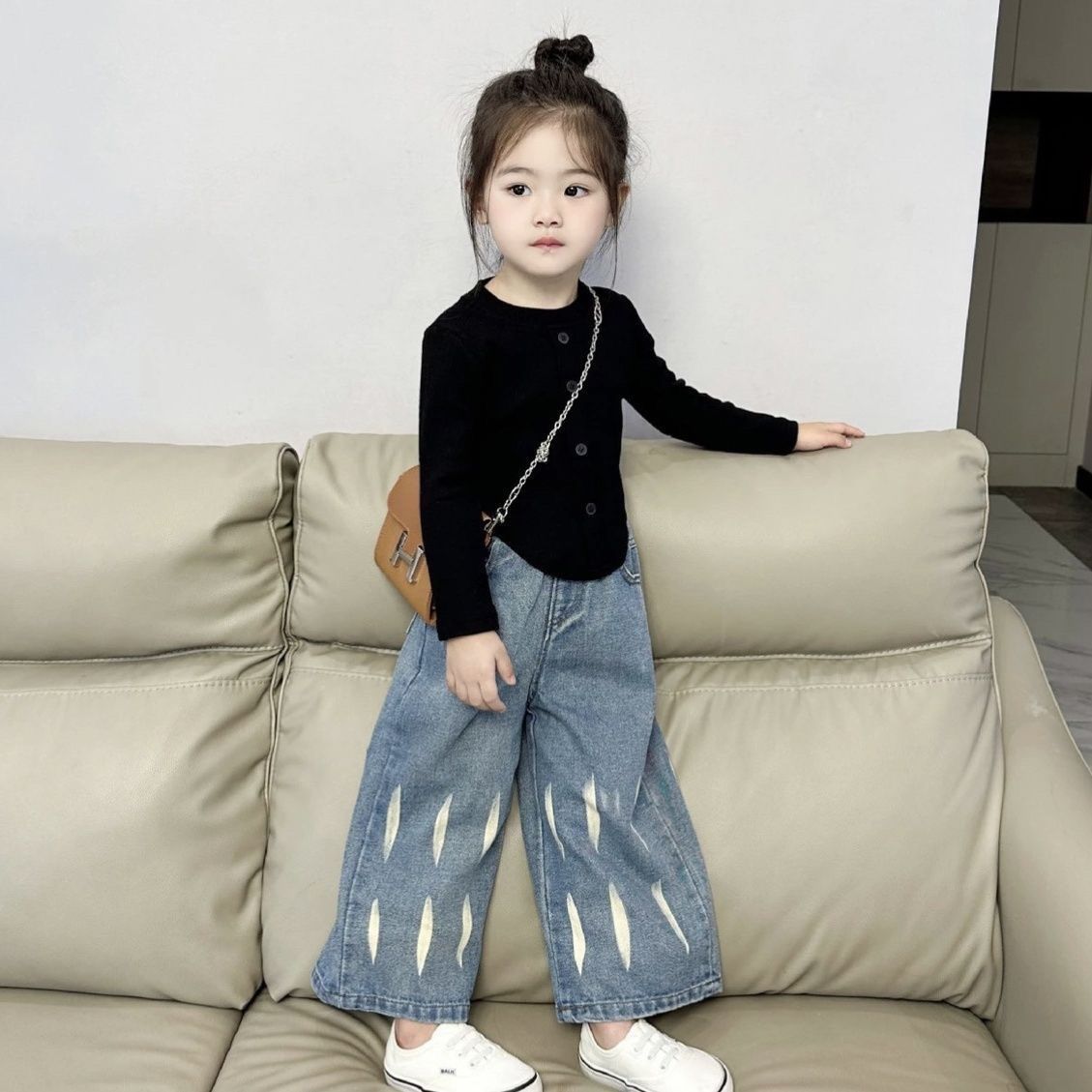 女宝宝秋装2023新款套装黑色打底衫牛仔阔腿裤两件套爆款套装百搭