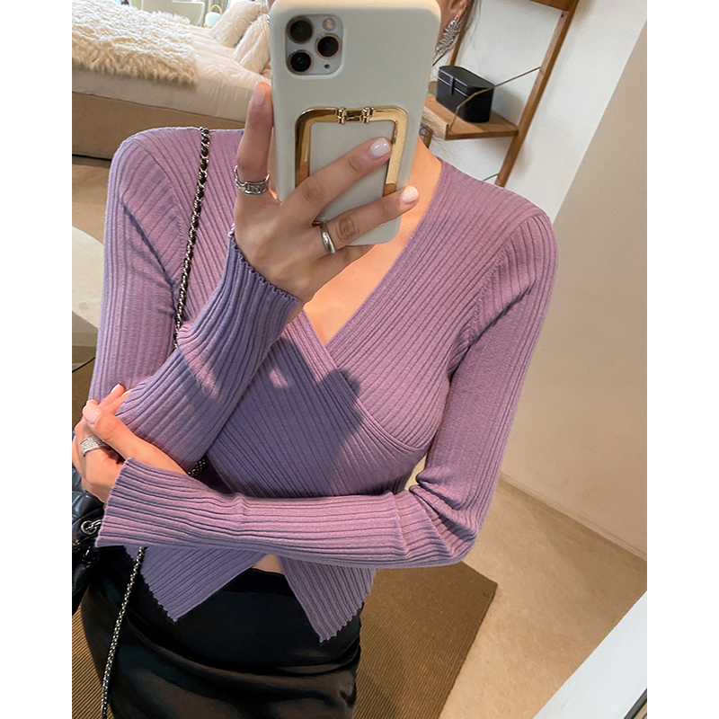 秋装女2023年新款高级感紫色针织衫不规则交叉v领毛衣内搭打底衫