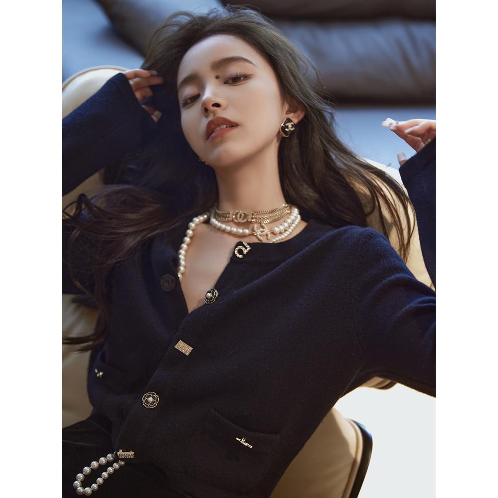 高级感风气质针织开衫女春秋别致漂亮软糯毛衣外套设计感上衣黑色