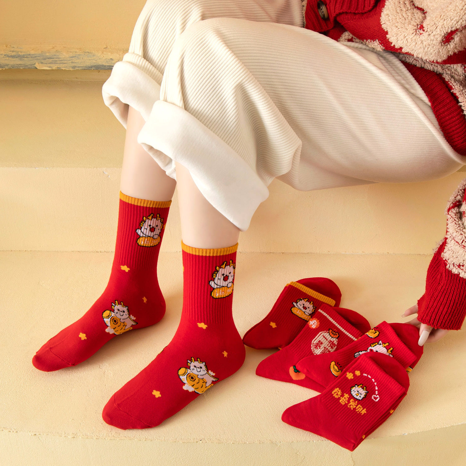 卡通红袜子龙年情侣高筒红袜子礼盒发财暴富龙年开运红袜子男女款