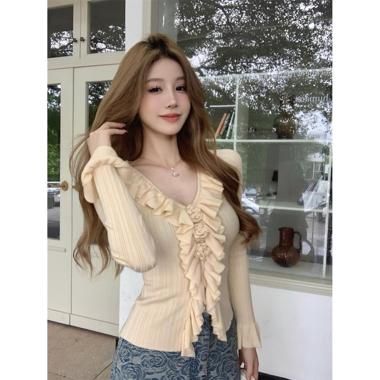 法式木耳边v领长袖针织衫女秋季修身纯欲风收腰打底衫喇叭袖上衣
