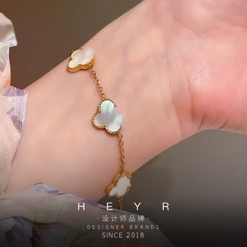 钛钢亚克力手链 四叶草手链时尚ins简约百搭气质设计师款