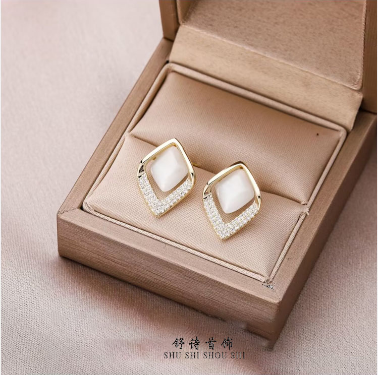 铜合金合成锆石耳饰 铜合金耳饰几何方形耳钉女新款小众EH04343
