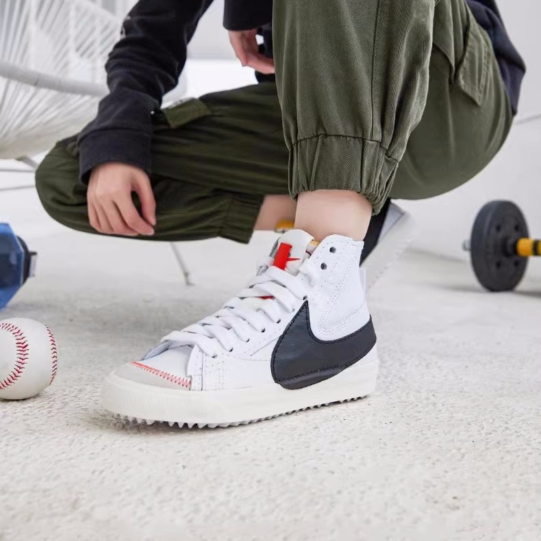 Nike耐克 Blazer Mid‘77 Jumbo开拓者男女高帮板鞋DD3111-100