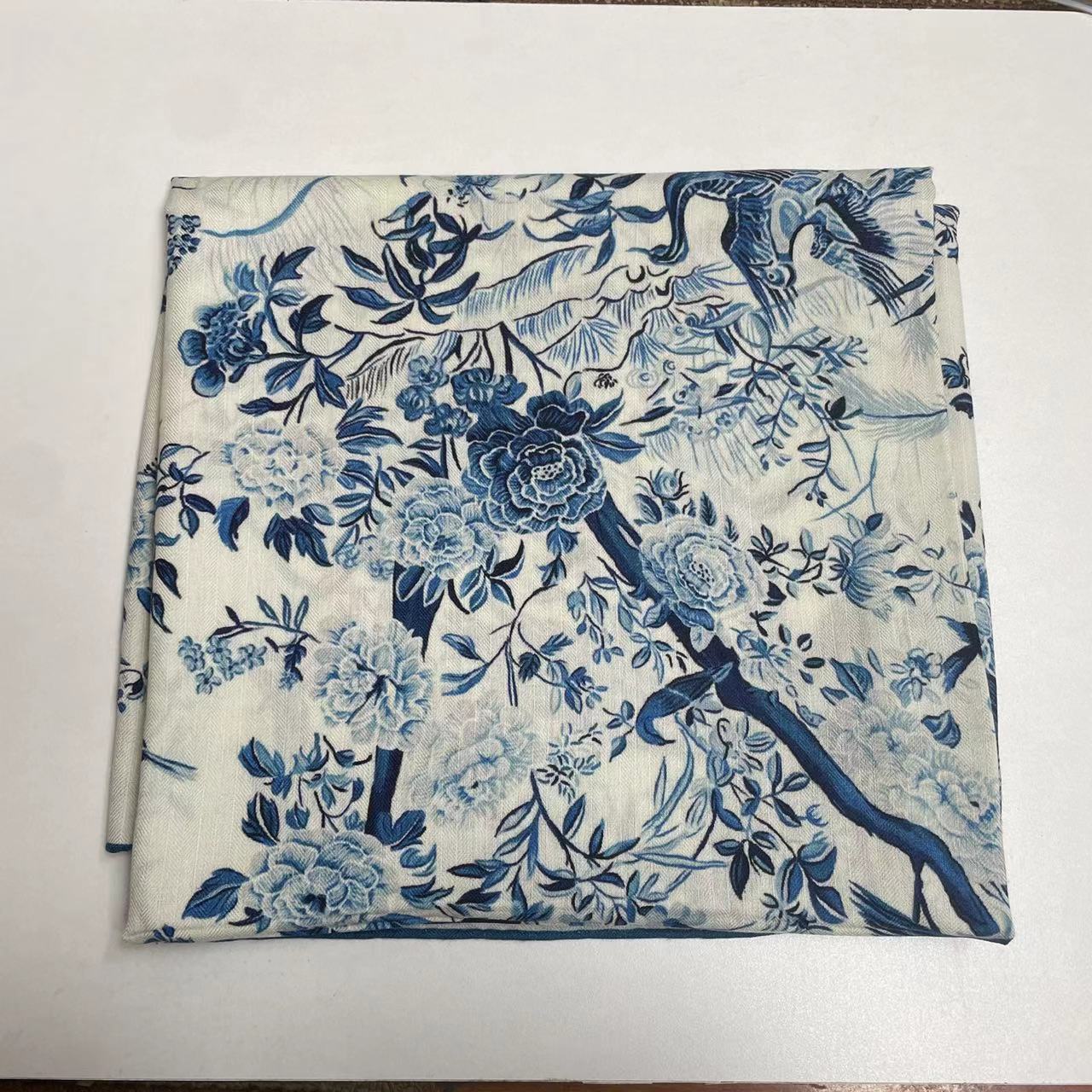 【140丝毛方巾-淡蓝色花朵儿】135*135cm丝毛优雅披肩印花方巾