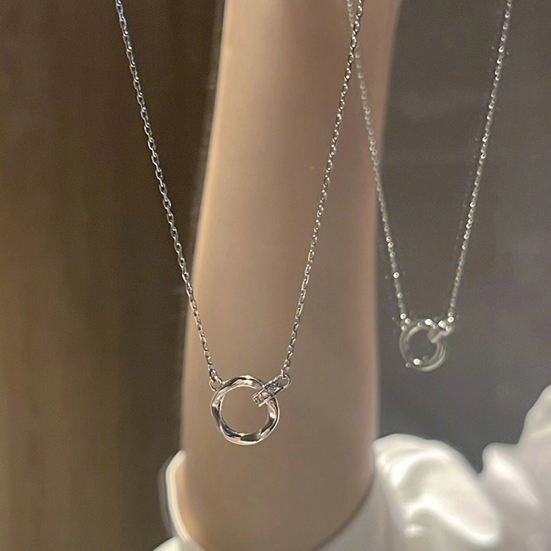 韩秀娜 钛钢项链 莫比乌斯环项链女生环环相扣气质轻奢圆环锁骨链